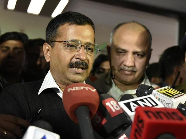Delhi chief minister Arvind Kejriwal also defended Rajendra Kumar against allegations of graft committed in his official capacity under the erstwhile Sheila Dikshit government.(Vipin Kumar/HT Photo)