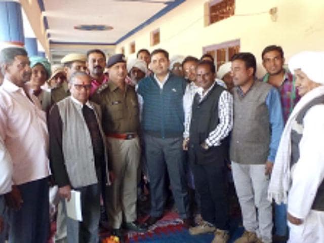 Banswara superintendent of police Anand Sharma (centre, in blue sweater) at the function organised to felicitate the locals for keeping their village litigation-free, in Daulatpura.(HT Photo) Banswara superintendent of police Anand Sharma (centre, in blue sweater) at the function organised to felicitate the locals for keeping their village litigation-free, in Daulatpura.(HT Photo)