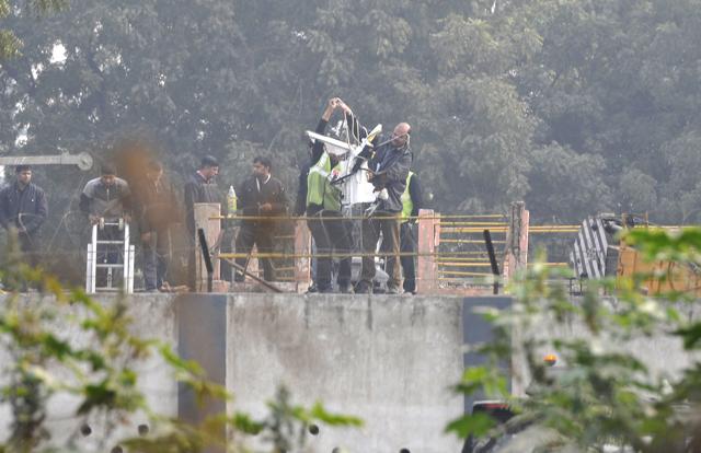 Members of a rescue team collect wreckage of the crashed BSF aircraft. (Vipin Kumar/HT Photo) Members of a rescue team collect wreckage of the crashed BSF aircraft. (Vipin Kumar/HT Photo)