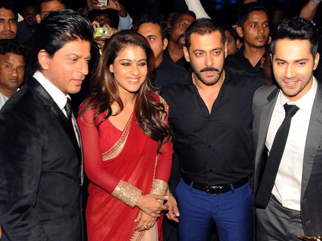 (L-R) Actors Shah Rukh Khan, Kajol Devgn, Salman Khan and Varun Dhawan pose during the Stardust Awards 2015 ceremony in Mumbai on December 21, 2015. (AFP)