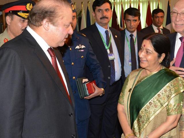 In this handout photograph released by the Pakistan Press Information Department (PID), Pakistan Prime Minister Nawaz Sharif (L) speaks with external affairs minister Sushma Swaraj while adviser to Pak PM, Sartaj Aziz, looks on during the Heart of Asia conference in Islamabad. (AFP Photo) In this handout photograph released by the Pakistan Press Information Department (PID), Pakistan Prime Minister Nawaz Sharif (L) speaks with external affairs minister Sushma Swaraj while adviser to Pak PM, Sartaj Aziz, looks on during the Heart of Asia conference in Islamabad. (AFP Photo)