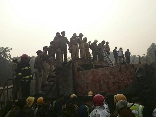 Authorities rushed 21 fire tenders to the spot to douse billowing clouds of smoke and fire. (HT Photo)