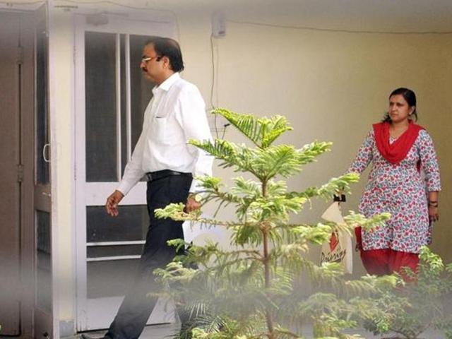 As per records, Rs 2.75 lakh and Rs 1.75 lakh were reportedly deposited by the Arneja family into the account of hospital and Dr Rajesh Aggarwal, the owner of the kidney hospital and a prime accused in the case. (HT Photo) As per records, Rs 2.75 lakh and Rs 1.75 lakh were reportedly deposited by the Arneja family into the account of hospital and Dr Rajesh Aggarwal, the owner of the kidney hospital and a prime accused in the case. (HT Photo)
