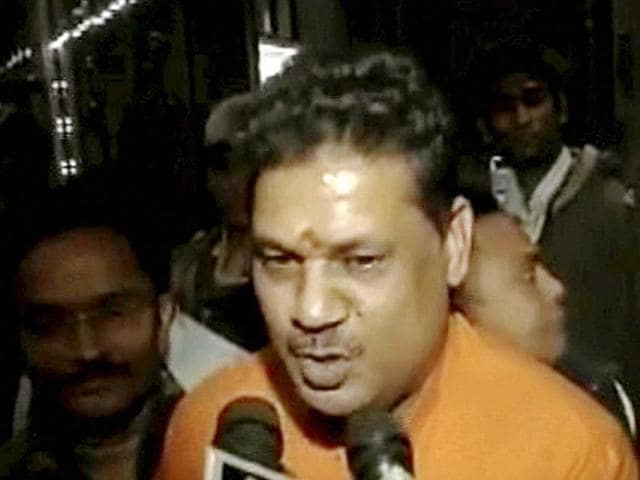 Suspended BJP leader Kirti Azad talking to the media in New Delhi on Wednesday.(PTI)