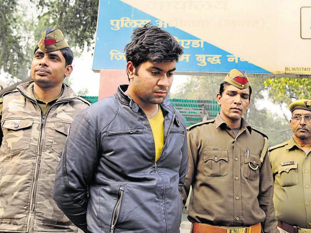 The police said accused Siddharth Mehrotra has been involved in at least seven burglaries in Sector 21 and 25. (Burhaan Kinu/HT Photo) The police said accused Siddharth Mehrotra has been involved in at least seven burglaries in Sector 21 and 25. (Burhaan Kinu/HT Photo)