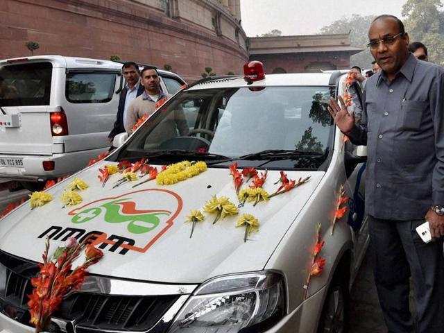 Union minister for heavy industries and public enterprises, Anant Geete at the launch of the Electric vehicle to commute to Parliament, during the winter session in New Delhi on Tuesday.(PTI Photo)