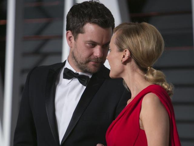 Joshua Jackson and Diane Kruger form a glamorous and elegant duo. The couple chose the ideal combination of black and white for him and fiery red for her for the Vanity Fair party after the Oscars. (AFP)