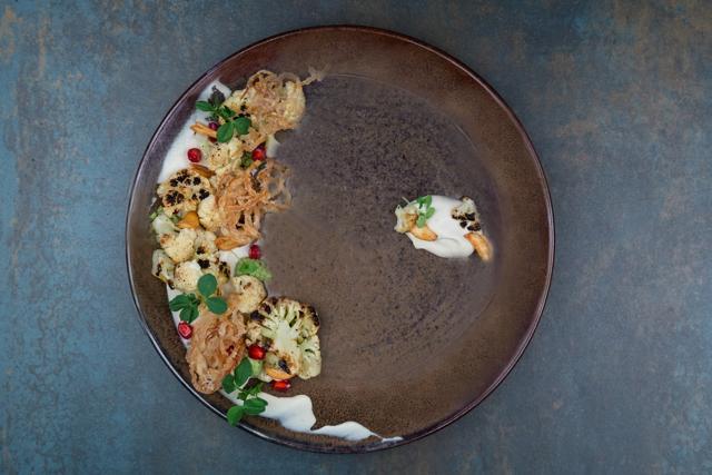 Cauliflower cashew hummus