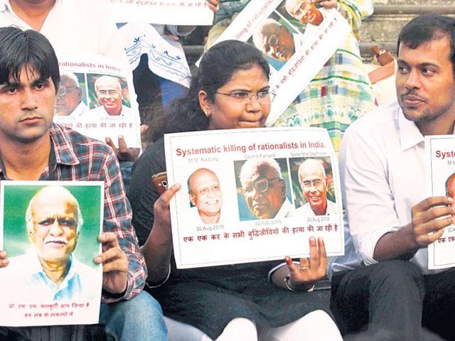 Activists protest against the killing of MM Kalburgi, Narendra Dabholkar and Govind Pansare.(Kunal Patil/ HT File)
