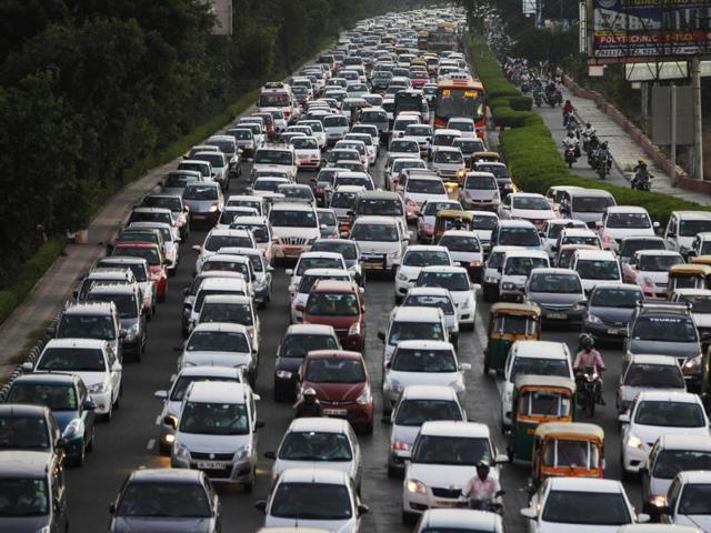 A vehicle whose registration number ends in an odd digit will be allowed on the roads on odd-numbered dates and one whose registration number ends in an even digit will be allowed to be driven on even-numbered dates.(AP File Photo) A vehicle whose registration number ends in an odd digit will be allowed on the roads on odd-numbered dates and one whose registration number ends in an even digit will be allowed to be driven on even-numbered dates.(AP File Photo)