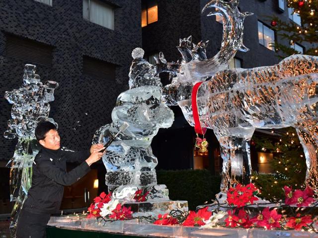 Hotel chef and world ice carving champion Yoshihito Kosaka shaves ice to make a 1.8-metre Santa Claus and reindeer at a hotel in Tokyo. (AFP) Hotel chef and world ice carving champion Yoshihito Kosaka shaves ice to make a 1.8-metre Santa Claus and reindeer at a hotel in Tokyo. (AFP)