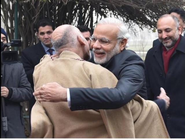 President Ashraf Ghani welcomes Narendra Modi in Kabul (@MEAIndia  ) 