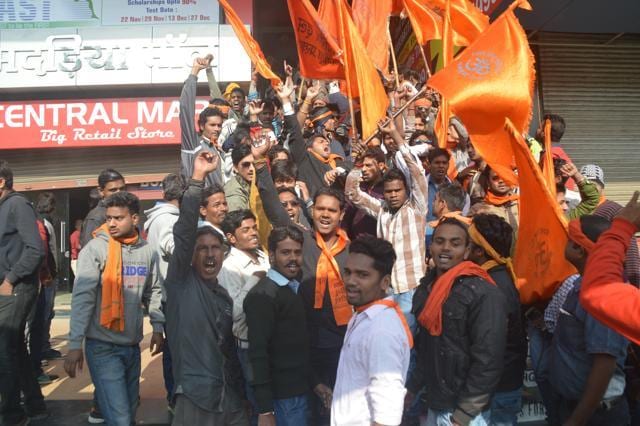 Saffron briged activists demonstrating against movie Dilwale on Friday, December 18, in front of Samdariya Mall multiplex in Jabalpur. (Hindustan Times) Saffron briged activists demonstrating against movie Dilwale on Friday, December 18, in front of Samdariya Mall multiplex in Jabalpur. (Hindustan Times)