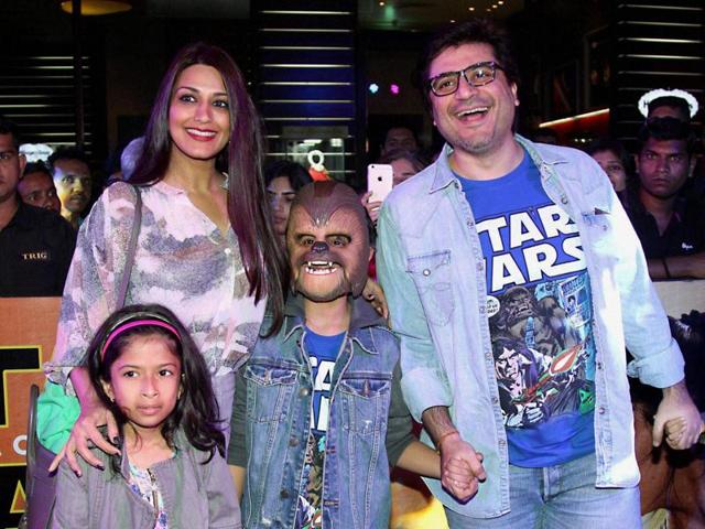 Filmmaker Goldie Behl with his actor wife Sonali Bendre and children pose during the premiere of Disney's Star Wars - The Force Awakens, in Mumbai. (PTI)