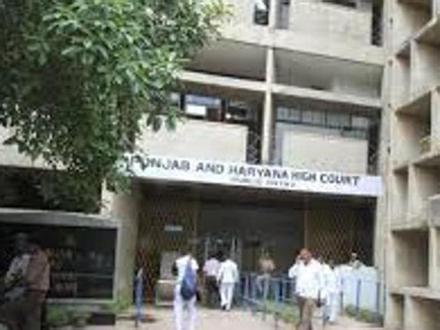 The court said that after a public servant lodges an FIR regarding an assault on him while he was performing his official duty, he loses the locus standi to reach a compromise with the accused.(HT Photo) The court said that after a public servant lodges an FIR regarding an assault on him while he was performing his official duty, he loses the locus standi to reach a compromise with the accused.(HT Photo)