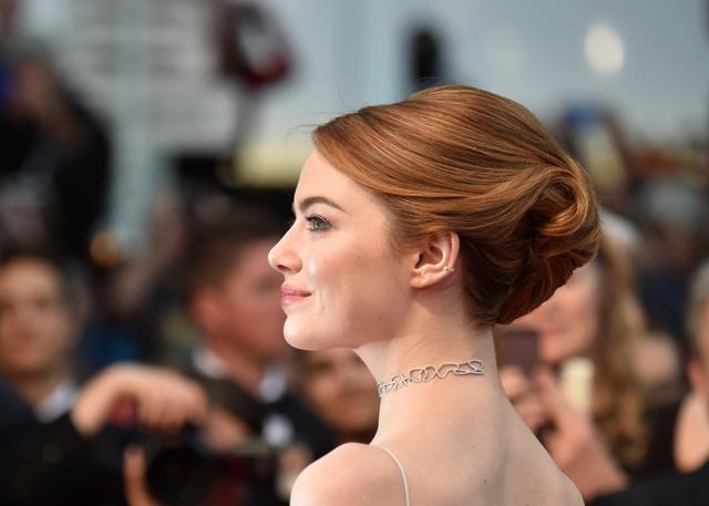 Emma Stone tries to give the regular bun a new vibe. (AFP Photo) Emma Stone tries to give the regular bun a new vibe. (AFP Photo)