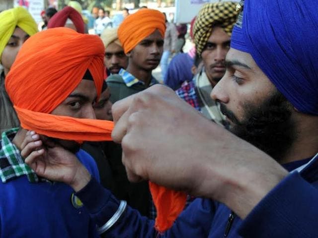 Turban training camp at Gurdwara Fatehgarh Sahib on the occasion of the 311thJor Mel. (Bharat Bhushan/HT Photo)