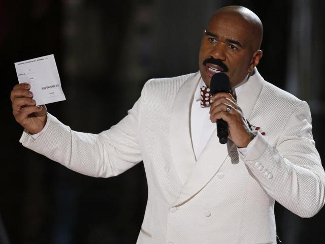 Steve Harvey holds up the card showing the winners after he incorrectly announced Miss Colombia Ariadna Gutierrez at the winner at the Miss Universe pageant Sunday, Dec. 20, 2015, in Las Vegas. But on Christmas day, poking fun at himself, Harvey posted ‘Merry Easter’ on his various social media accounts.(AP)