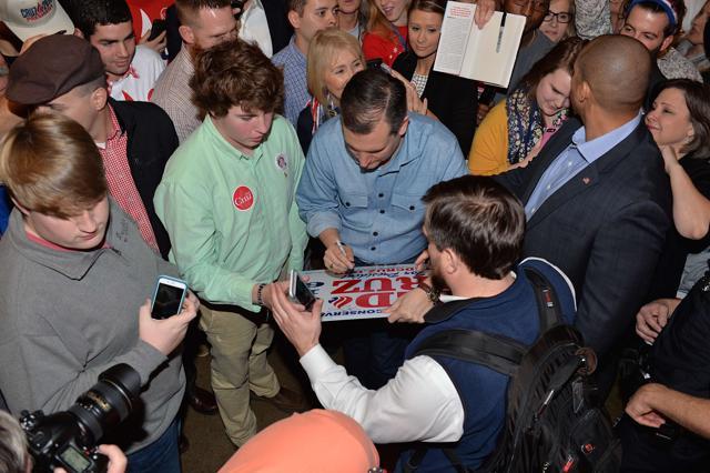 Republican presidential candidate Sen Ted Cruz meets and greets supporters during his Country Christmas Tour at Rocketown in Nashville, Tennessee. (AFP) Republican presidential candidate Sen Ted Cruz meets and greets supporters during his Country Christmas Tour at Rocketown in Nashville, Tennessee. (AFP)