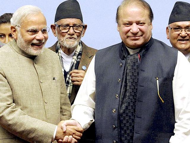 Prime Minister Narendra Modi shakes hands with his Pakistani counterpart Nawaz Sharif in Paris on the sidelines of CoP 21 summit on climate change on Monday.(PTI)
