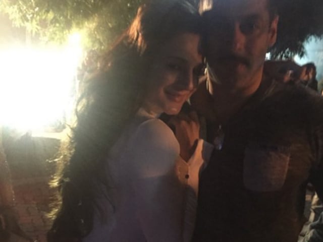 Ameesha Patel with birthday boy Salman Khan at his party. (Twitter)