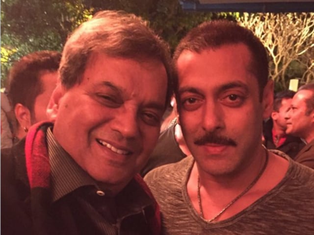 Filmmaker Subhash Ghai wishes Salman Khan at the star’s 50th birthday party at his Panvel farmhouse. (Twitter)