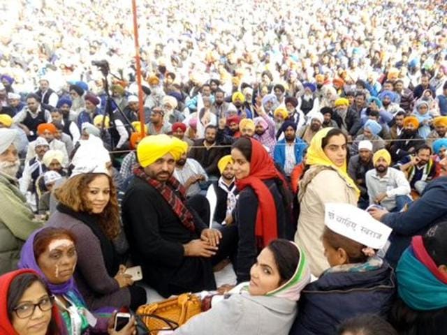 Putting Punjab in poll mode, Aam Aadmi Party (AAP) chief Arvind Kejriwal announced his plan to kick-start his party’s election campaign with a rally in Muktsar on January 14 whereas the ruling Shiromani Akali Dal (SAD) and the Congress also sharpened their attacks on each other on a politically electrifying Sunday.((Twitter)) Putting Punjab in poll mode, Aam Aadmi Party (AAP) chief Arvind Kejriwal announced his plan to kick-start his party’s election campaign with a rally in Muktsar on January 14 whereas the ruling Shiromani Akali Dal (SAD) and the Congress also sharpened their attacks on each other on a politically electrifying Sunday.((Twitter))