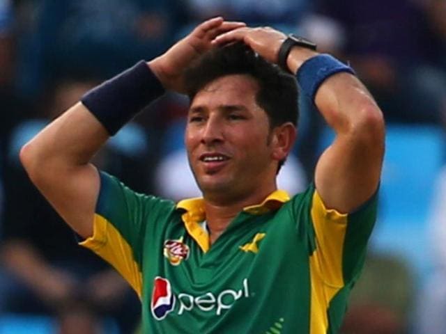 Pakistan's Yasir Shah delivers a ball as England's Jason Roy looks on during the fourth One Day International (ODI) Cricket match between Pakistan and England at Dubai Sports City in Dubai. (AFP Photo) Pakistan's Yasir Shah delivers a ball as England's Jason Roy looks on during the fourth One Day International (ODI) Cricket match between Pakistan and England at Dubai Sports City in Dubai. (AFP Photo)