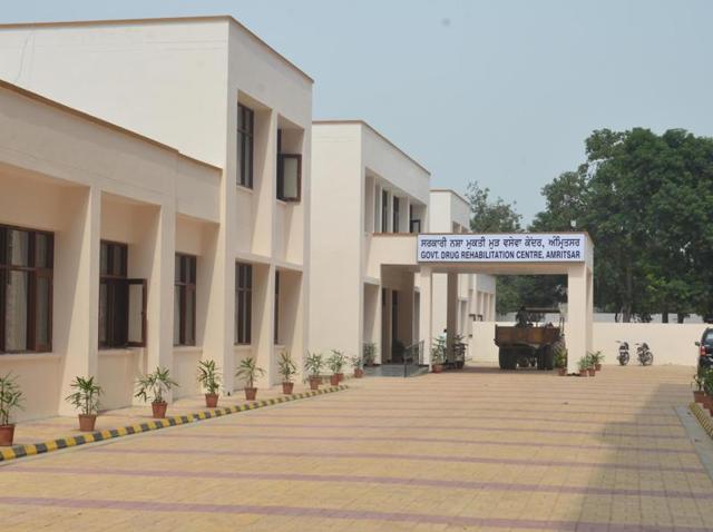 A view of the deserted look of Government Drug Rehabilitation Centre in Amritsar on Sunday.(Sameer Sehgal/HT Photo)