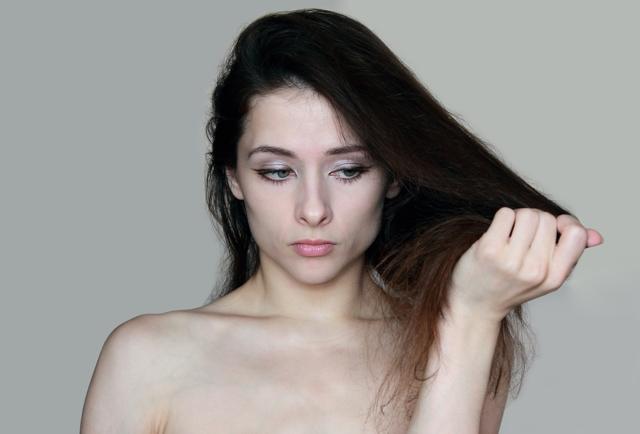You can also apply coconut milk to the scalp using a small fan brush. (Shutterstock) You can also apply coconut milk to the scalp using a small fan brush. (Shutterstock)