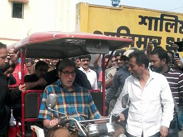 Amitabh Bachchan drives spotted on the sets of his next, TE3N, riding a battery vehicle near Shalimar station in Howrah district. (PTI) Amitabh Bachchan drives spotted on the sets of his next, TE3N, riding a battery vehicle near Shalimar station in Howrah district. (PTI)