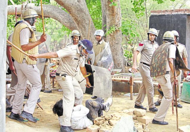 In May, Huda was embroiled in controversy when its officials razed a slum cluster spread across 17 acres in Fathehpur Jharsa village and clashed with villagers. (HT File Photo)