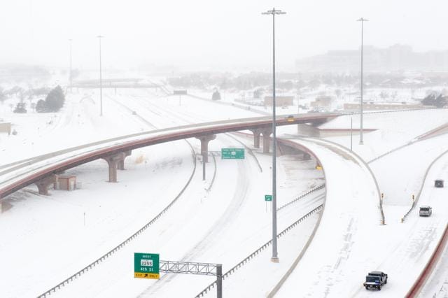 Snow blankets Marsha Sharp Freeway on US Highway 82 in Lubbock, Texas. Coming on the heels of several strong tornadoes, some northern parts of Texas are experiencing blizzard conditions with wind gusts up to 50 mph and as much as 13 inches of snow forecast. (AFP photo) Snow blankets Marsha Sharp Freeway on US Highway 82 in Lubbock, Texas. Coming on the heels of several strong tornadoes, some northern parts of Texas are experiencing blizzard conditions with wind gusts up to 50 mph and as much as 13 inches of snow forecast. (AFP photo)