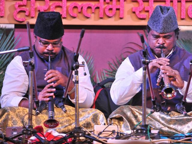 Shehnai meastro Pt S Balesh and Shri Krishna Ballesh perfoming during the 140th Shri Baba Harivallabh Sangeet Sammelan in Jalandhar. (Pardeep Pandit/HT PHOTO)