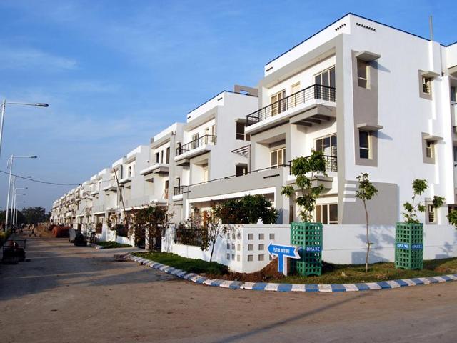 Brokers and builders hope that home buyers will shed ‘wait and watch’ approach.(File photo) Brokers and builders hope that home buyers will shed ‘wait and watch’ approach.(File photo)