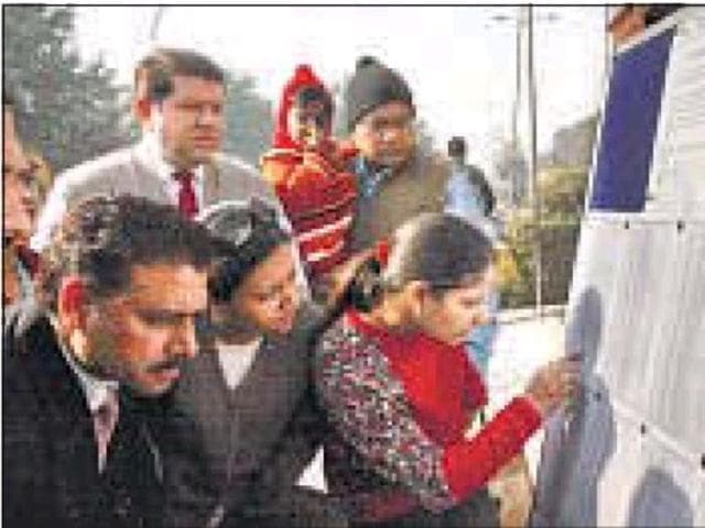 The directorate of education says schools are free to choose their own criteria for the nursery admission.(Vipin Kumar/HT file photo) The directorate of education says schools are free to choose their own criteria for the nursery admission.(Vipin Kumar/HT file photo)