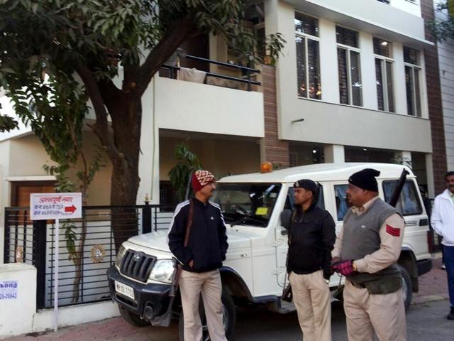The Lokayukta police on Monday raided the residence of a constable with the state transport department and unearthed crores of rupees worth of unaccounted wealth amassed by him (Arun Mondhe/ Hindustan Times) The Lokayukta police on Monday raided the residence of a constable with the state transport department and unearthed crores of rupees worth of unaccounted wealth amassed by him (Arun Mondhe/ Hindustan Times)