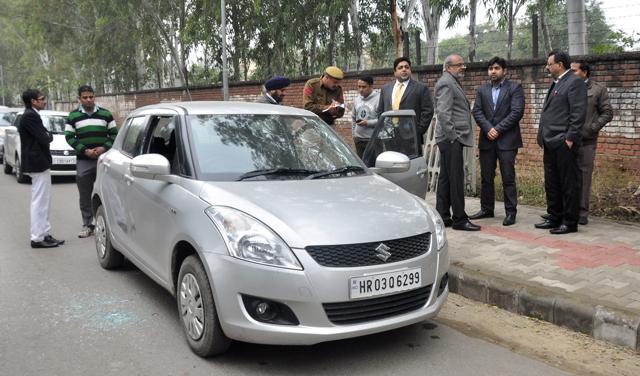 Investigations underway after robbery in Panchkula (Sant Arora/HT Photo) Investigations underway after robbery in Panchkula (Sant Arora/HT Photo)