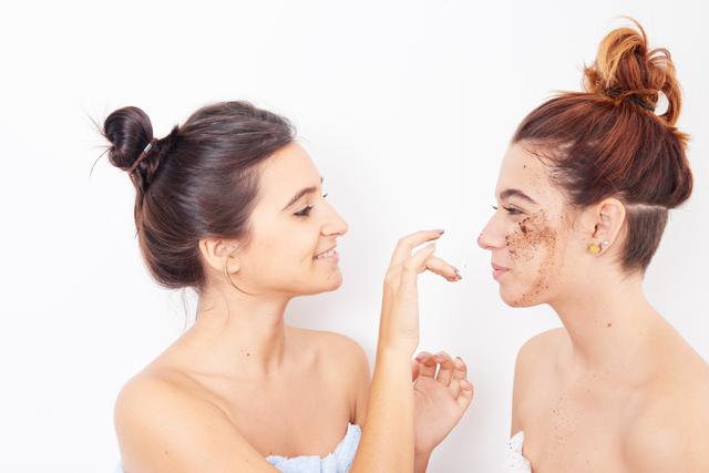 Open your clogged pores with some warm water and a good scrub. (Shutterstock) Open your clogged pores with some warm water and a good scrub. (Shutterstock)