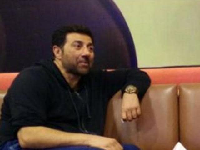 Sunny Deol reportedly waited for seven hours before storming off the sets of Bigg Boss 9. The actor was scheduled to promote his upcming film, Ghayal Once Again on the reality show hosted by Salman Khan.(Twitter/SunnyDeol)