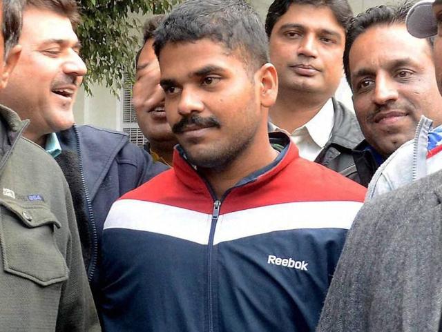 Dismissed Air Force official Ranjith (C) who has been arrested for allegedly sharing secret documents with intelligence operatives backed by Pakistan’s ISI, at the Special Cell of the Delhi Police in New Delhi on Tuesday.(PTI) Dismissed Air Force official Ranjith (C) who has been arrested for allegedly sharing secret documents with intelligence operatives backed by Pakistan’s ISI, at the Special Cell of the Delhi Police in New Delhi on Tuesday.(PTI)