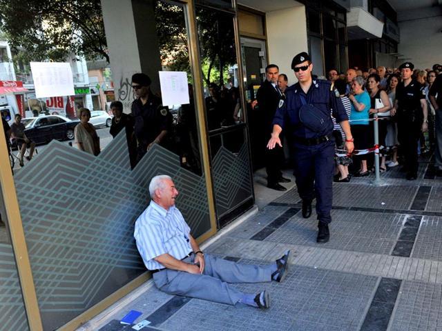 This photo of an elderly man crying outside a national bank branch in Thessaloniki went viral as Greece battled an huge debt. When the crisis peaked, withdrawal of pensions in the counrty was limited by the government at 120 euros. (AFP File Photo) This photo of an elderly man crying outside a national bank branch in Thessaloniki went viral as Greece battled an huge debt. When the crisis peaked, withdrawal of pensions in the counrty was limited by the government at 120 euros. (AFP File Photo)