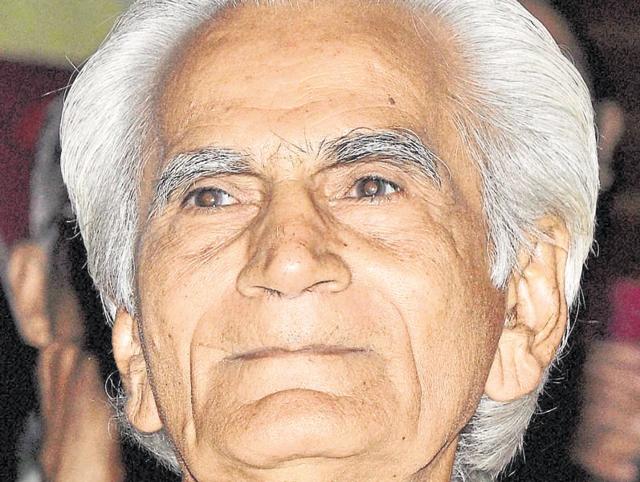 File photo of eminent Gujarati litterateur Raghuveer Chaudhary who will be awarded the 51st Jnanpith Award 2015.(PTI)