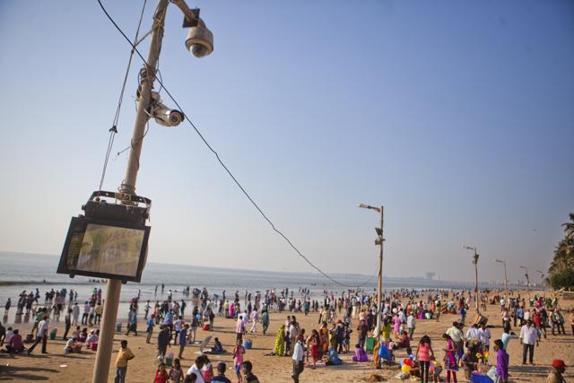 The Mumbai police have installed CCTV cameras at Juhu beach and will monitor the live feeds. Beaches and other popular tourist destinations will also see heavy police bandobast. (Satish Bate/HT photo)