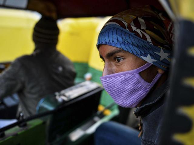 A tourist wears a face mask as he sits in an auto rickshaw near a bus station in Anand Vihar, New Delhi. Anger and alarm are rapidly rising throughout sprawling New Delhi over the air quality that the World Health Organization (WHO) has ranked the most hazardous on the planet. (Chandan Khanna/AFP)