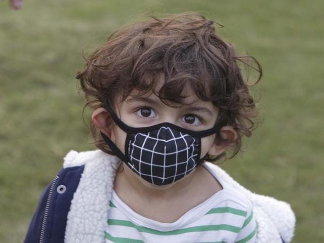 A child during the campaign against pollution at India Gate in New Delhi. (Ravi Choudhary/ Hindustan Times)