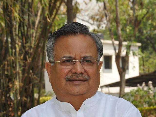 Chhattisgarh chief minister Raman Singh has been cornered by Congress an alleged ‘arrangement’ by his relative Puneet Gupta with Amit Jogi, son of former CM Ajit Jogi. (HT File Photo) Chhattisgarh chief minister Raman Singh has been cornered by Congress an alleged ‘arrangement’ by his relative Puneet Gupta with Amit Jogi, son of former CM Ajit Jogi. (HT File Photo)