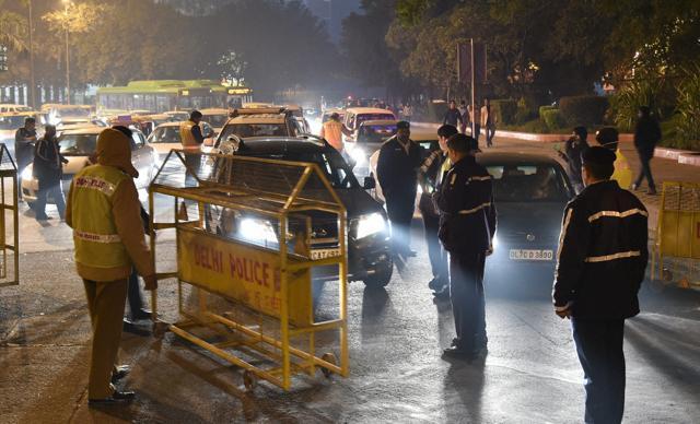 Police stop vehicles from entering at CP on the eve of New Year in New Delhi on Thursday. (PTI) Police stop vehicles from entering at CP on the eve of New Year in New Delhi on Thursday. (PTI)