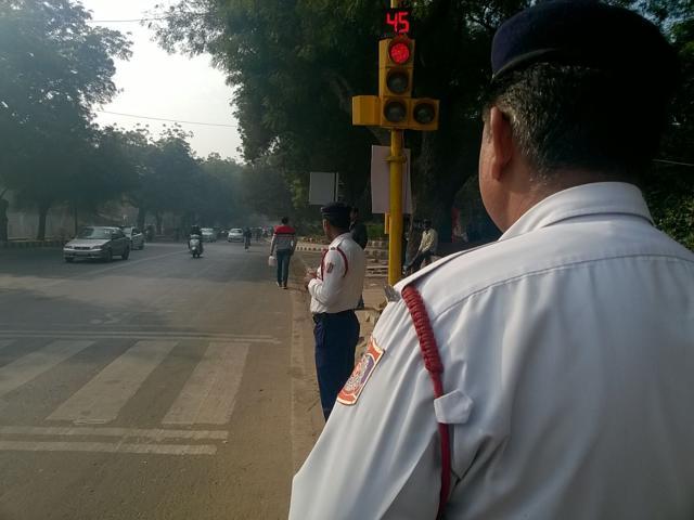Delhi Police chief BS Bassi requested people to cooperate with the police for the next 15 days. (Sanchit Khanna/HT Photo) Delhi Police chief BS Bassi requested people to cooperate with the police for the next 15 days. (Sanchit Khanna/HT Photo)