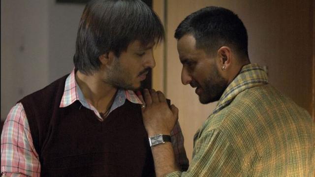 Vivek Oberoi and Saif Ali Khan in a still from Omkara. (Youtube)